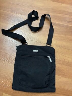 Baggallini Pocket Slim Crossbody bag in black